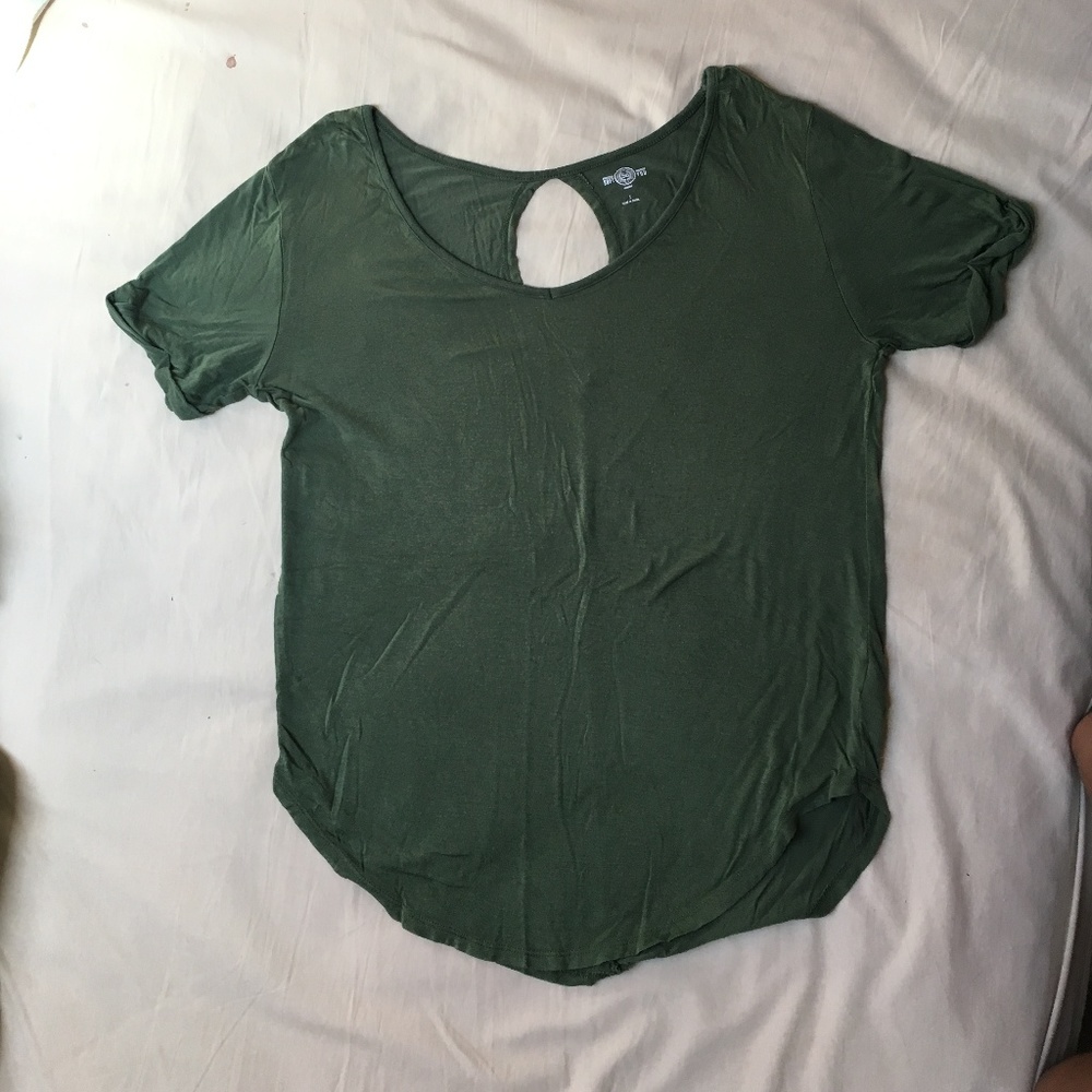 short-sleeved shirt